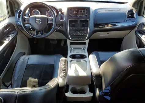 2016 Dodge Grand Caravan Sxt z USA, uszkodzony, nr VIN 2C4RDGCG2GR383405